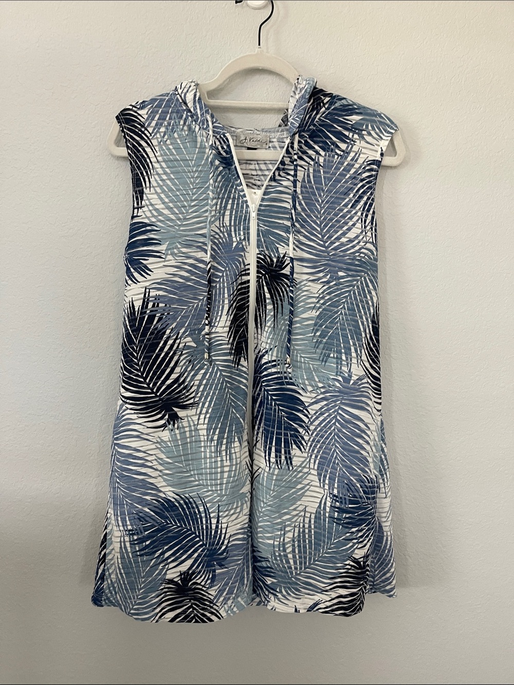 J Valdi Sleeveless Hooded Swim Coverup in Blue Palm Print